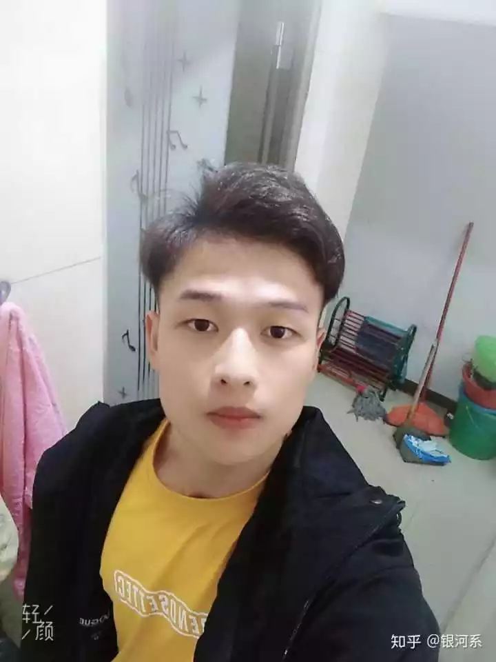 4、本人男，16歲。長了一個國字臉，太丑了，每當照鏡子的時候，有一種丑的想死的衝動，學習成績又不好，人緣