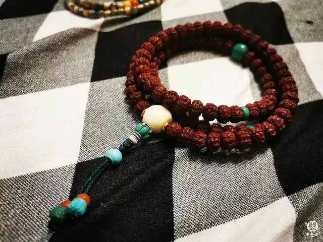 男人脖子上戴什么好，男人佩戴什么招财辟邪