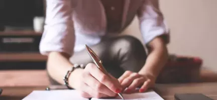 5、庚金日主透火贵气大:我庚金日,土多金多为啥八字喜用神是喜水用金。请高人解决困惑