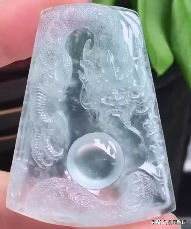 属马的戴什么翡翠挂件好，属马佩戴玉什么图案