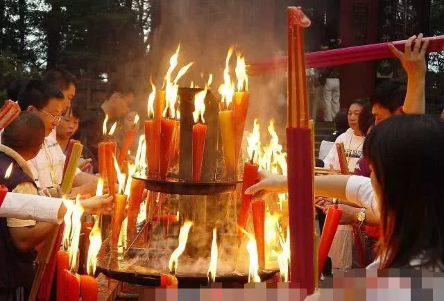 4、有一种湖南特产的香（供香），然烧之后的香灰会变成字和像。谁知道这是什么香。