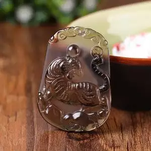 属虎的女性本命年佩戴什么好,2022年女士本命年戴什么挂件