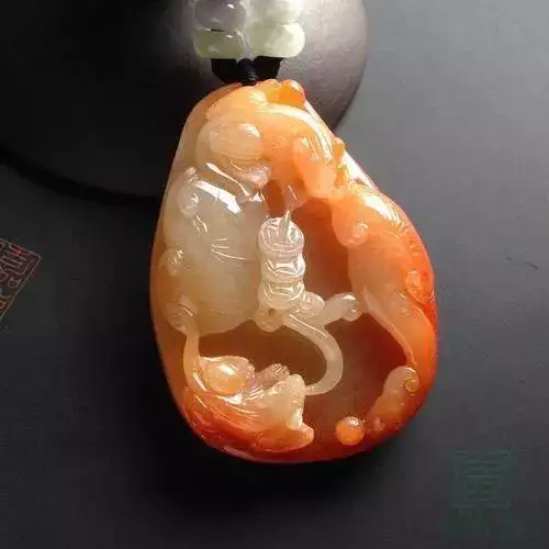 属虎的女人适合戴玉镯吗,火命的人适合带玉器吗