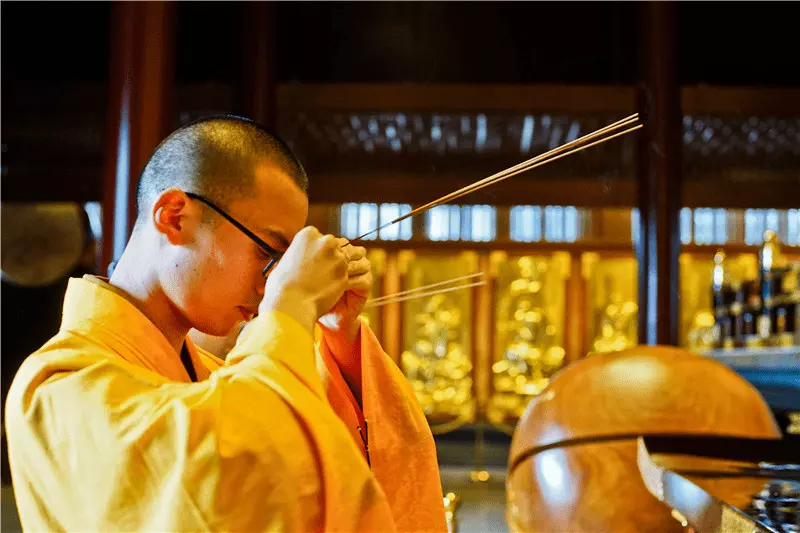 3、在家怎么拜比较正确:在家怎样烧香拜的讲究