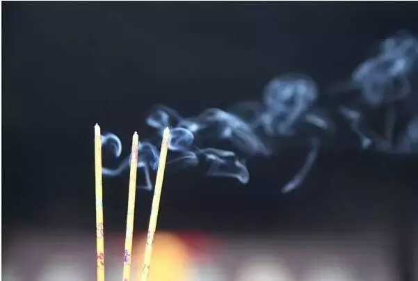 1、烧香的形状代表什么:烧香形状图解
