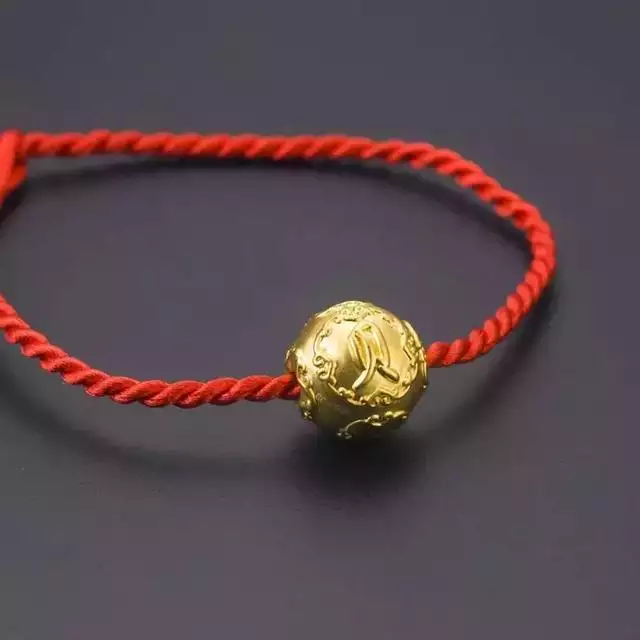 属狗的人适合佩戴什么吊坠，属狗佩戴什么转运招财