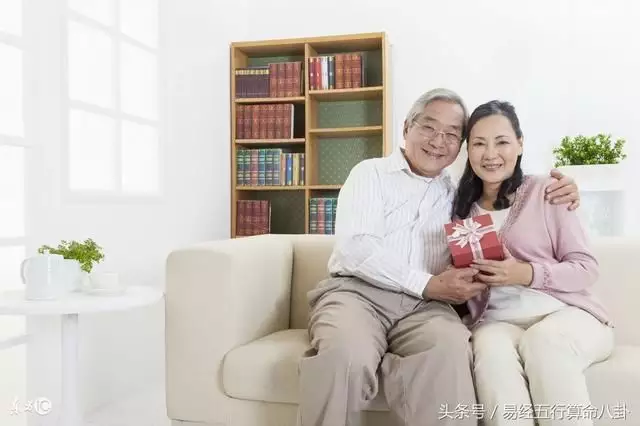 1、女儿和母亲相克的表现:妈妈会不会嫉妒自己的女儿?