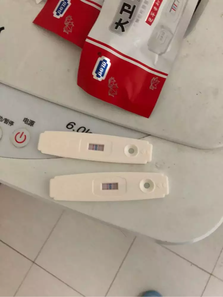 6、生男孩的验孕棒图片:验孕棒颜色深浅和怀男孩女孩有没有关系