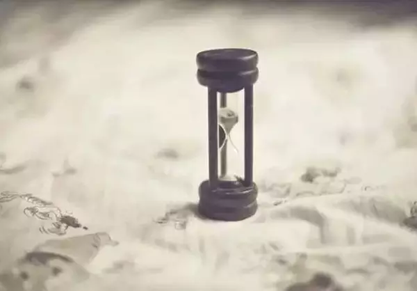 3、人去世前會給親人暗示:老人去世前親人會有嗎