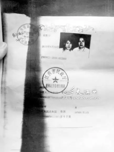 15、查别人结婚证怎么查询:想查一个人是否同别人拿结婚证怎么查