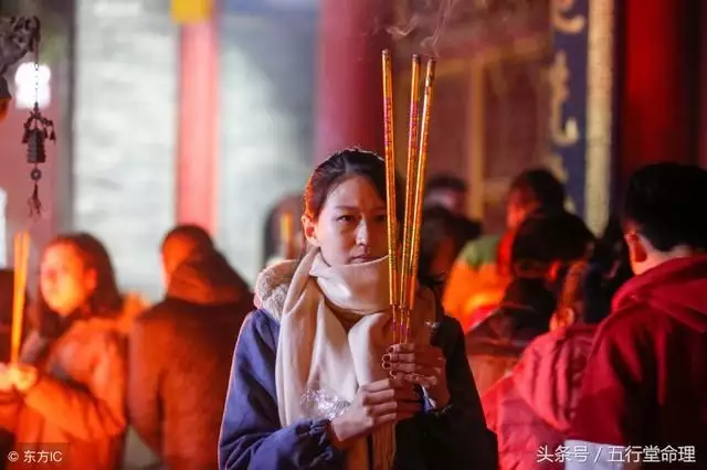 1、烧香有没有时间要求:请问去烧香拜是不是必须要上午去？有没有什么讲究的说法？