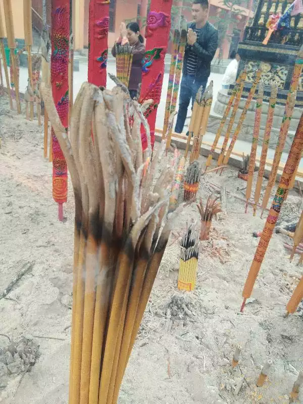 5、三根香头看吉凶图片:如何看香头图解