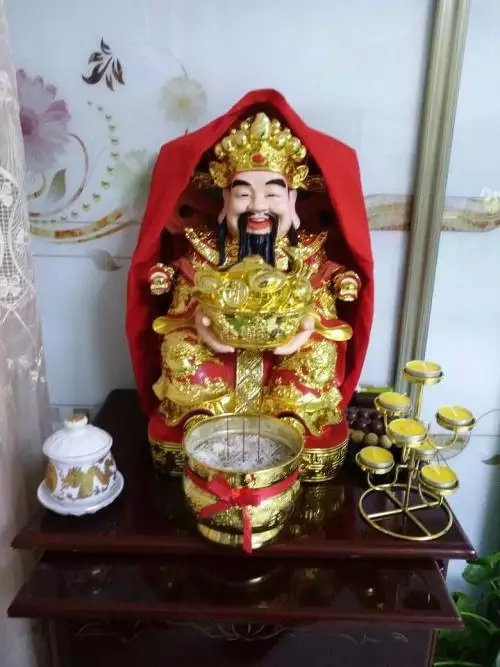1、的打麻将财位在哪边:打麻将的财位在哪里？打嘛将在那个方位好