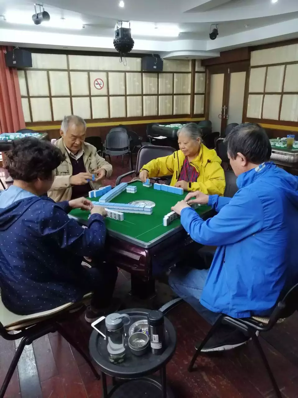 5、附近哪有室打牌:附近哪里有麻将馆？