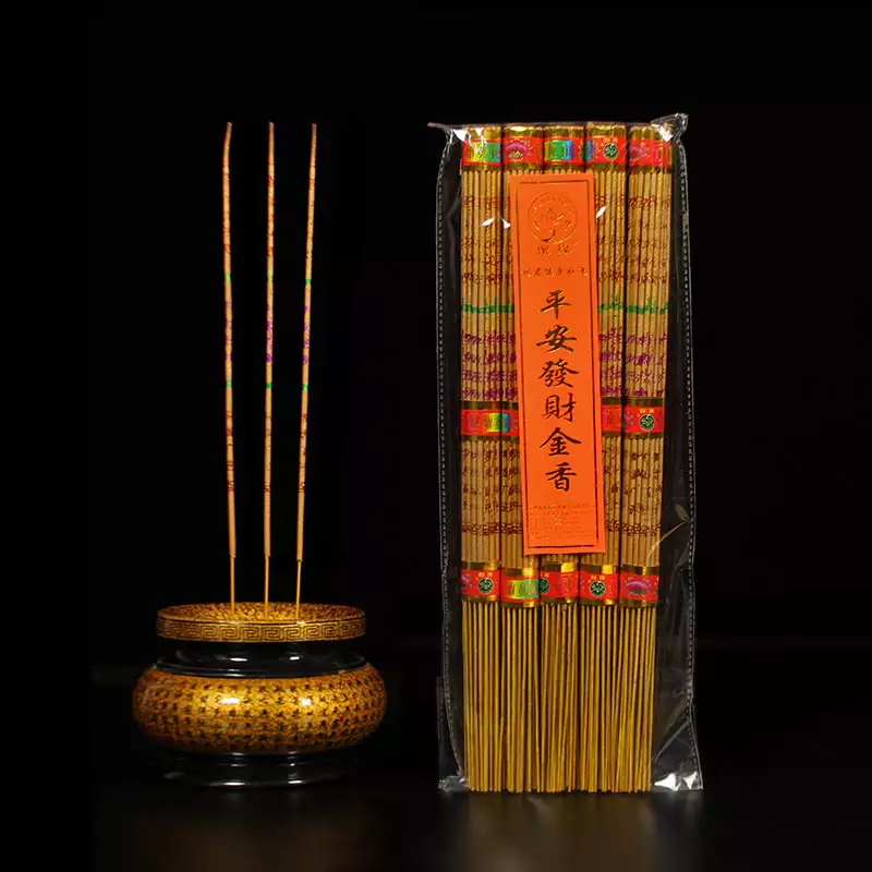 1、烧香拜怎么看香火图 一共三颗香，从左到右一个比一个低（我看的），代表生么