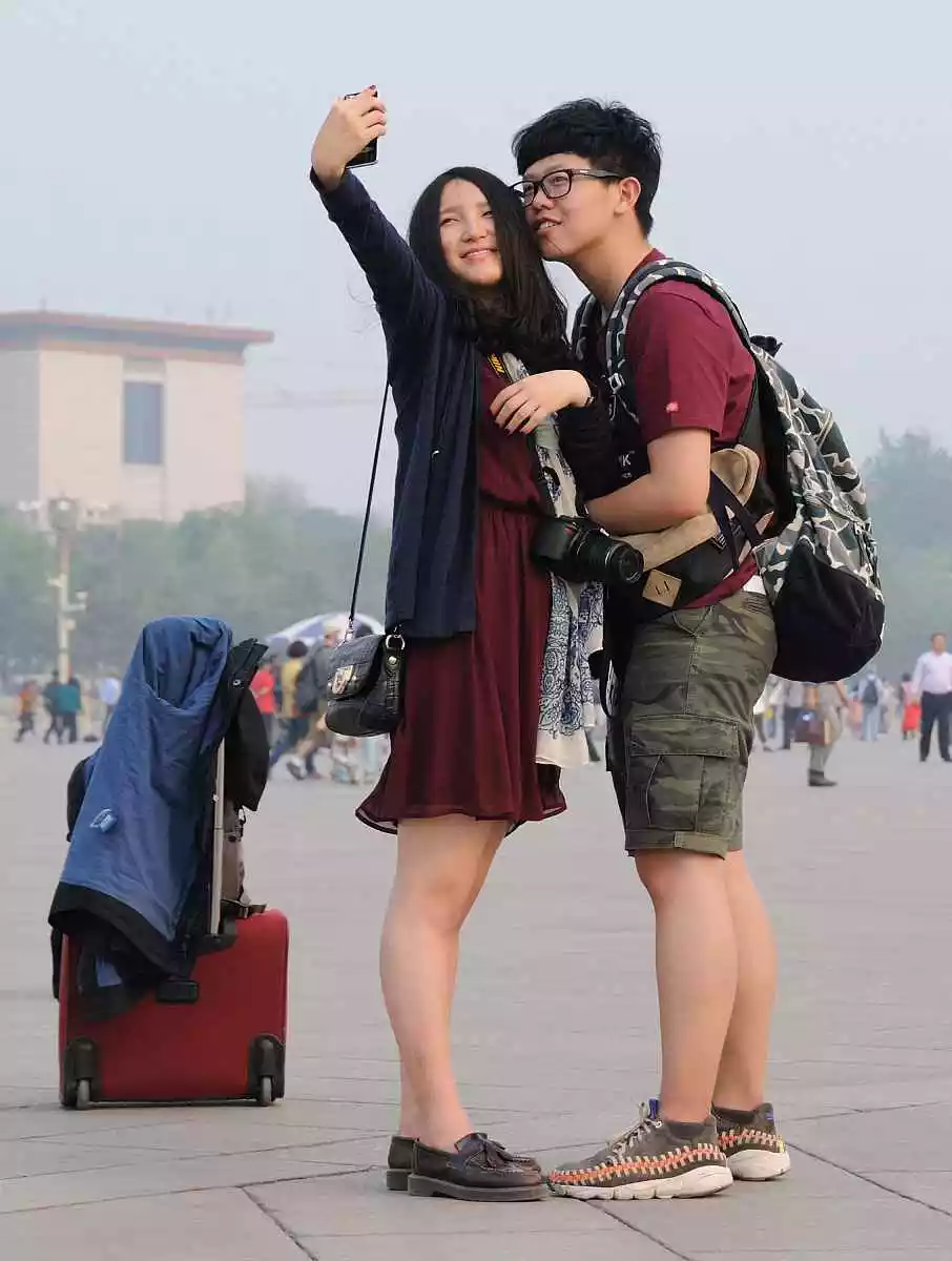 1、不知道大家知不知道，我同学会一种用两个人的名字算缘分的方法，说是很准，但最终是两个名字加还是减忘记