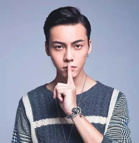 男人八字眉的解说:倒八字眉的男生什么发型好看。