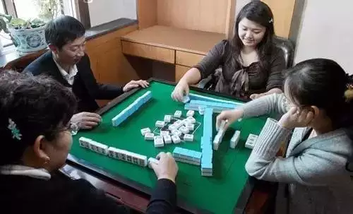 10、属牛打麻将坐哪个位置会赢:打麻将坐哪个位置能赢