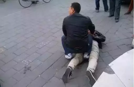 3、活人被砍四肢3分19秒:女主被砍掉四肢被牛人搞的動漫？