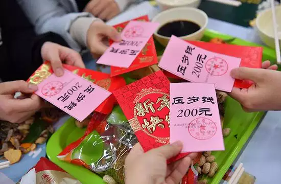 4、同學生日發多少錢紅包比較好:兒子生日發多少錢紅包合適