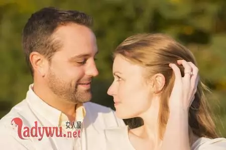3、細節看出已婚男人喜歡你:一個已婚男人喜歡你會有什麼表現
