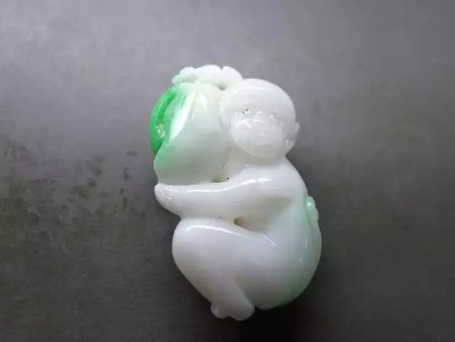 属牛的女人能戴翡翠吗，属牛的人能带金首饰吗