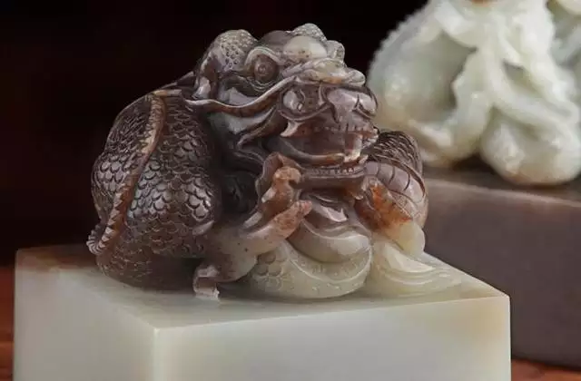 哪些属相不适合戴玉，玉和人有缘的征兆