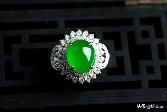 属龙男适合戴什么吊坠，属龙适合戴什么水晶