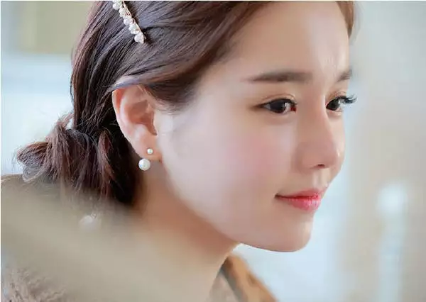 1、打耳洞会影响运势吗:打耳洞会打掉福气吗?