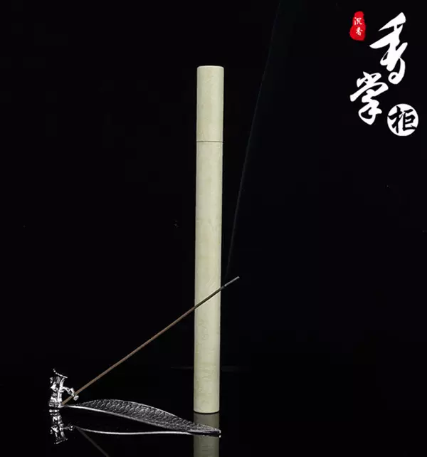 1、香灰很长不落是好事吗:烧香时，香灰很长很直不掉是什么原因？