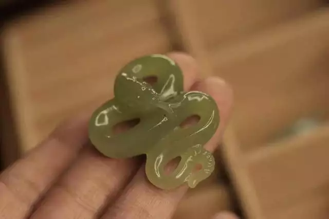 属虎的人应该佩戴什么玉器，属虎戴什么最合适