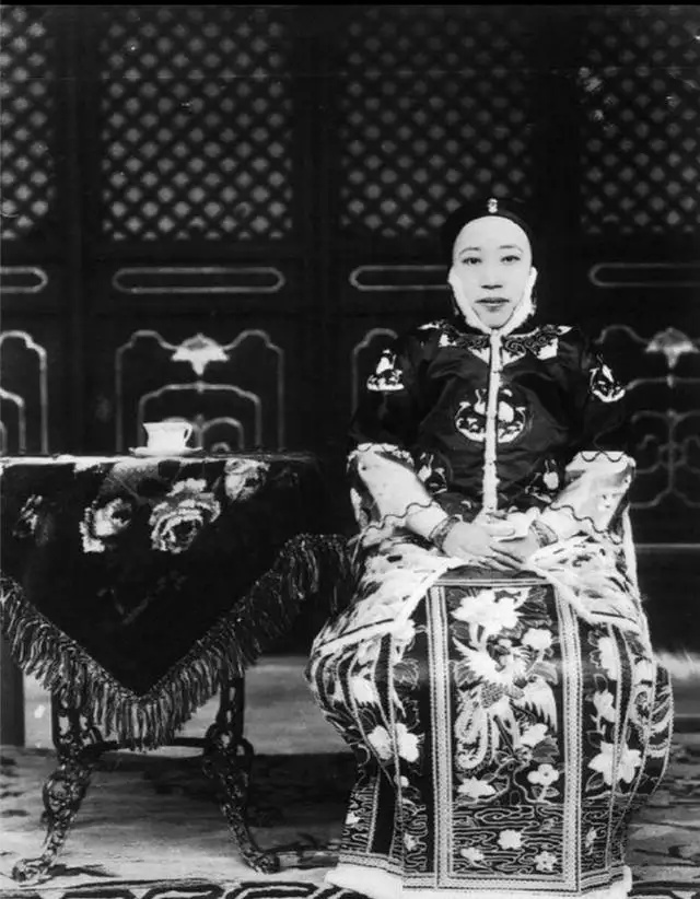 2、年男婚配:年屬龍的男士與年屬猴的女士結婚好嗎