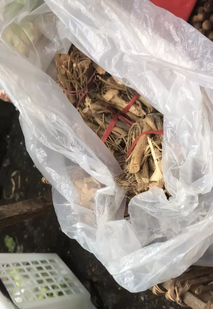 1、烧完香的香根怎么处理:香炉的香根满了怎么办