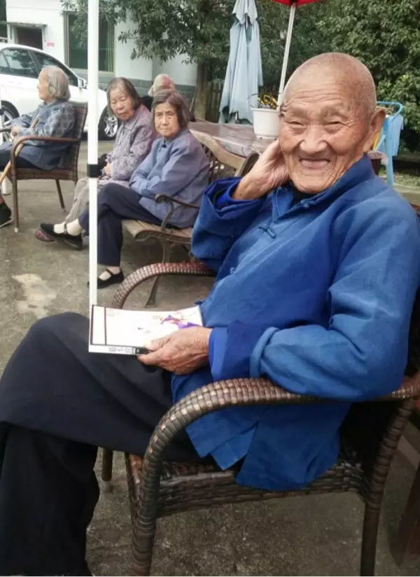 2、老人臨終不能靠近的人:老人為什麼會覺得自己馬上要死了 不讓家人靠近他？