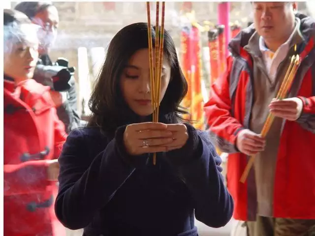 1、烧香是小天真香该如何:烧香香头是小天真，好吗