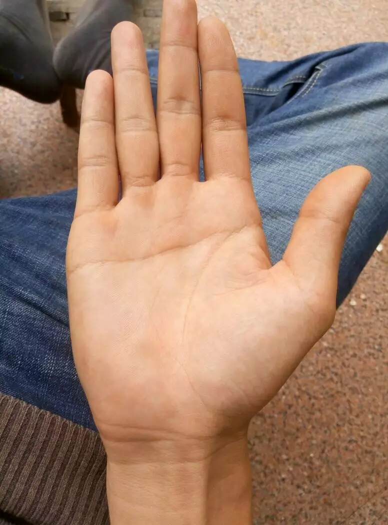 1、通贯手人运势如何呢:断掌的人会有什么命运