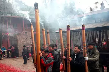 3、正确烧香拜的步骤:去烧香，要怎么做呢?怎么个步骤呢?