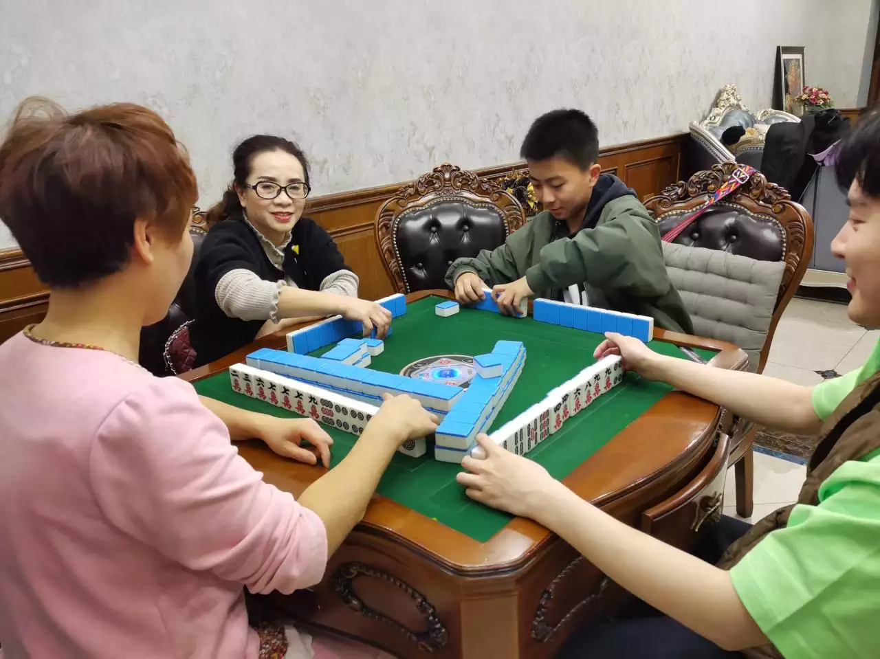 6、年打麻将最旺的位置:年打牌坐哪个方向赢