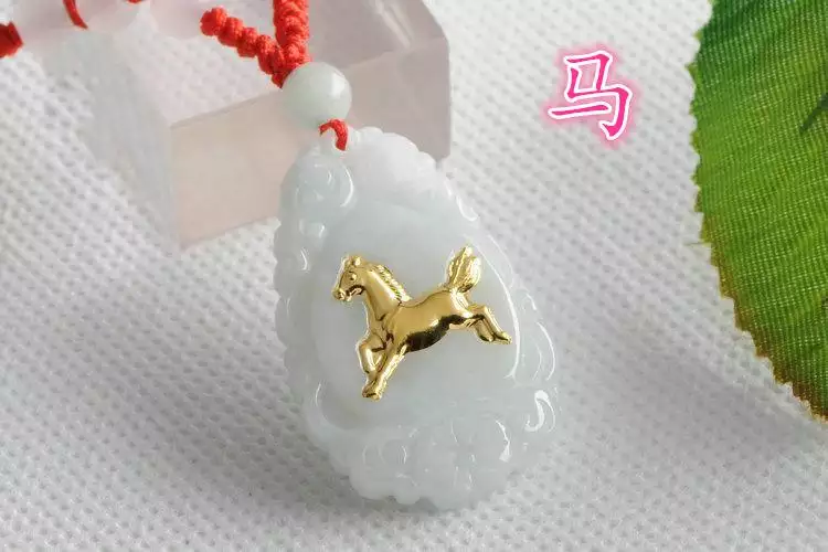 屬猴的女人佩戴什麼吊墜好，80出生屬猴女適合戴什麼首飾