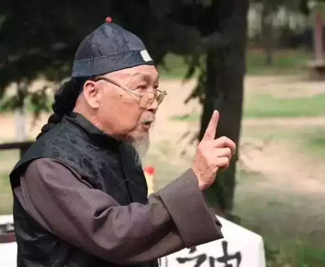 5、求幫忙分解下！我近二年來都感覺運程不好，去找了個算命先生給自己算了一下！很多地方都說得很准