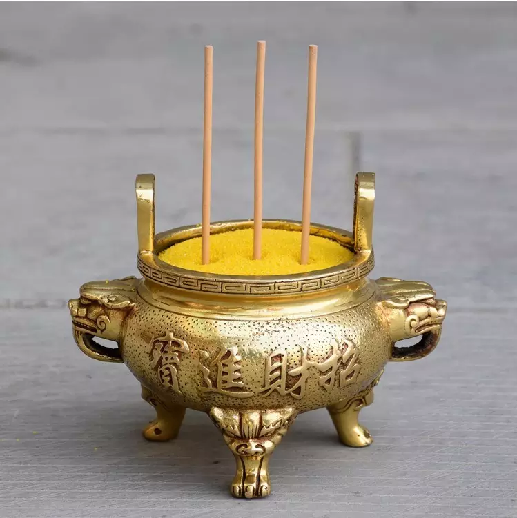 1、供财神的香炉满了怎么处理:财神如何不了,该怎么处理呢