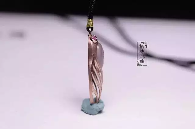 属狗的人佩戴什么招财，属狗的人佩带什么水晶能旺财