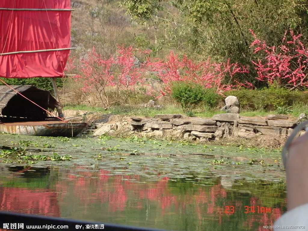 4、桃花源記被刪除的一段:桃花源記的**段是什麼
