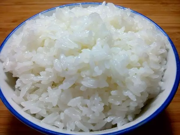 8、插过香的米要怎么处理:为什么看见有人把大米放在香炉插香用,有什么讲究吗