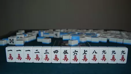 2、打麻將最實用的9個口訣:打麻將時，快速抓牌的口訣？