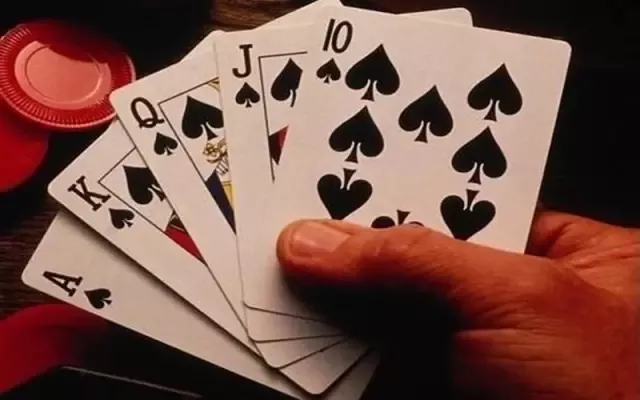 3、属狗打麻将什么位置:属狗人财位，打麻将坐那方位