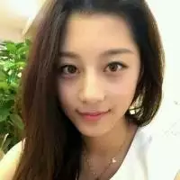 鲜花牛粪情侣头像：我想要男女手里各拿一把花的情侣头像