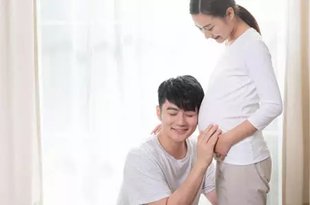2、白羊女只喜歡兩種男生:白羊女生喜歡一個男生的表現