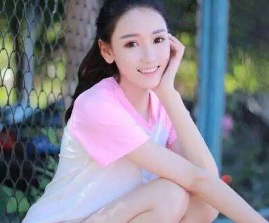 7年屬蛇女婚外戀，1977年屬蛇女44以後婚姻"