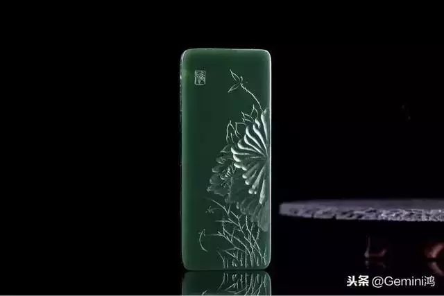 属虎女戴什么玉吊坠更好，属虎的适合戴什么玉石